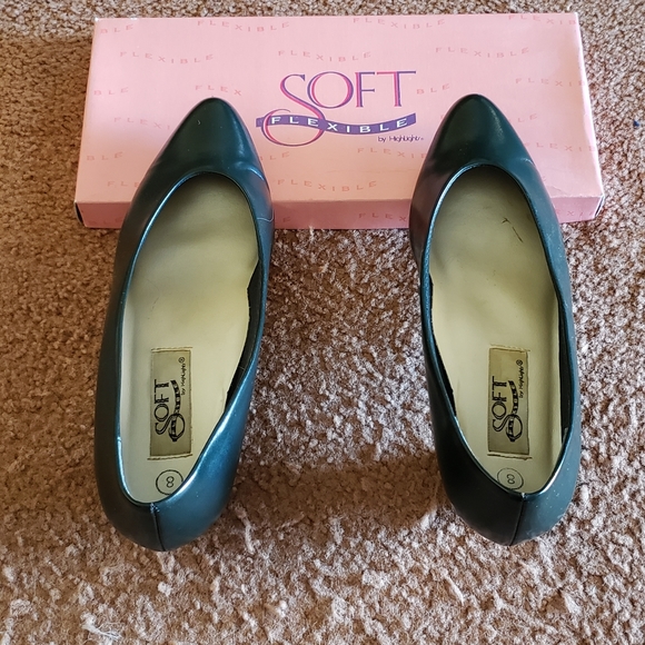 Shoes - Picture 4 of 4